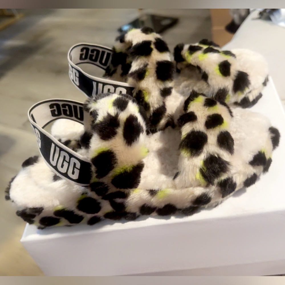 Ugg slippers black/limegreen cheetah print 100% authentic worn a hand full times